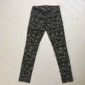 BlankNYC / camo jeans